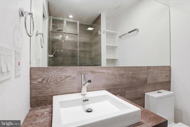 Building Photo - 3221 Coquelin Terrace