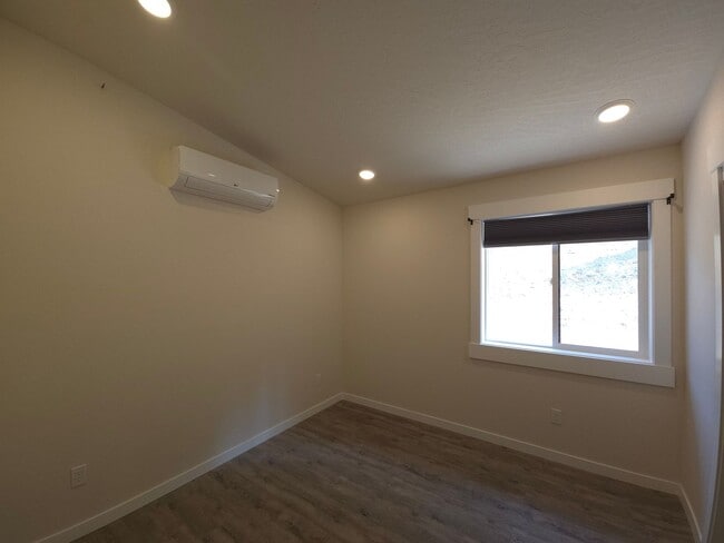 Building Photo - 3835 Pine Creek Rd