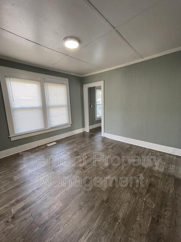 Building Photo - 714 Henderson Ave