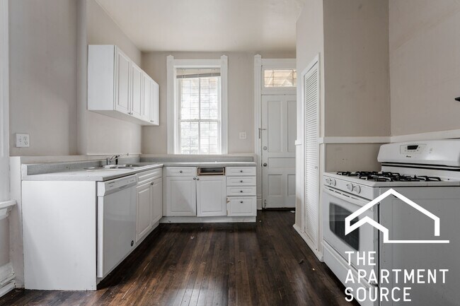 Primary Photo - 2031 W Moffat St