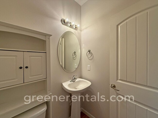 Building Photo - 4BR/2.5BA with Bonus Loft and Den in Lacey