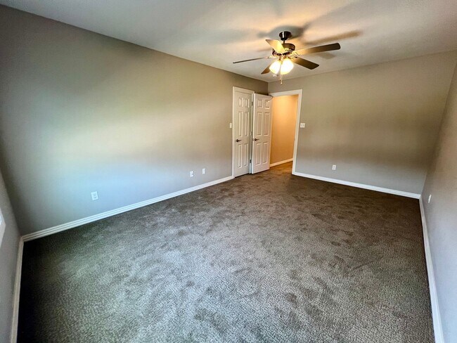 Building Photo - 9916 Landry Dr