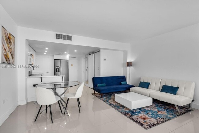 Building Photo - 801 Brickell Bay Dr