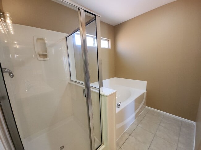 Building Photo - Beautiful detached home with fully fenced back yard.