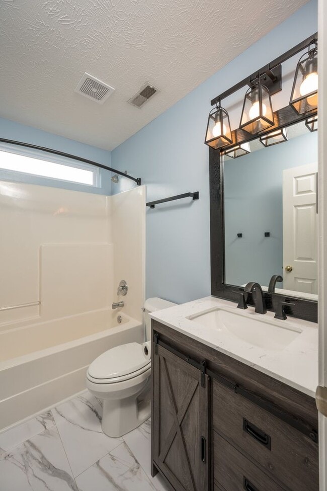Building Photo - **BE THE LUCKY ONE TO LIVE IN THIS UPDATED NASHVILLE/ BELLEVUE HOME**