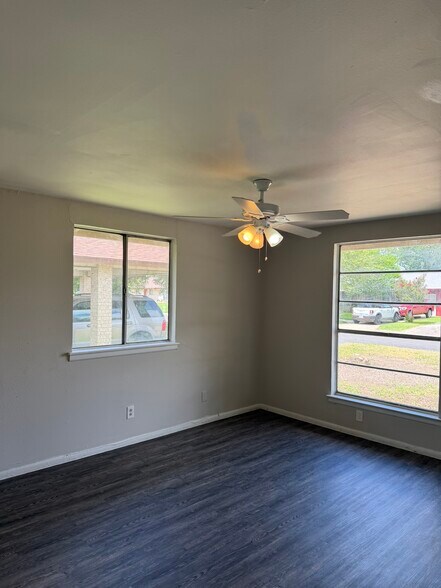 Building Photo - 814 Richland Dr