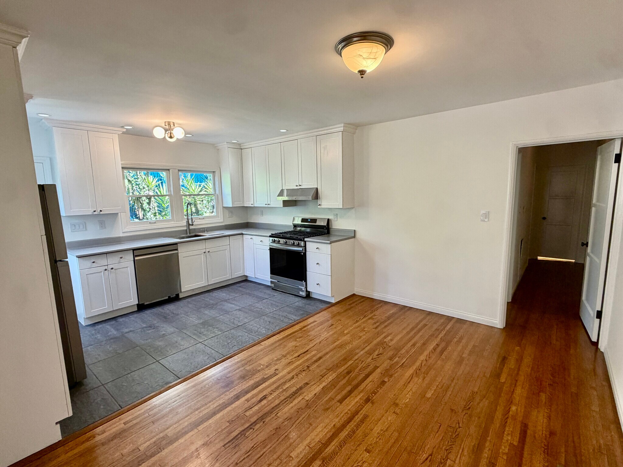 Open kitchen and dining area - 3807 Tracy Street
