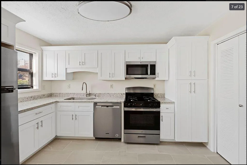 Kitchen - 601 Park Ridge Cir