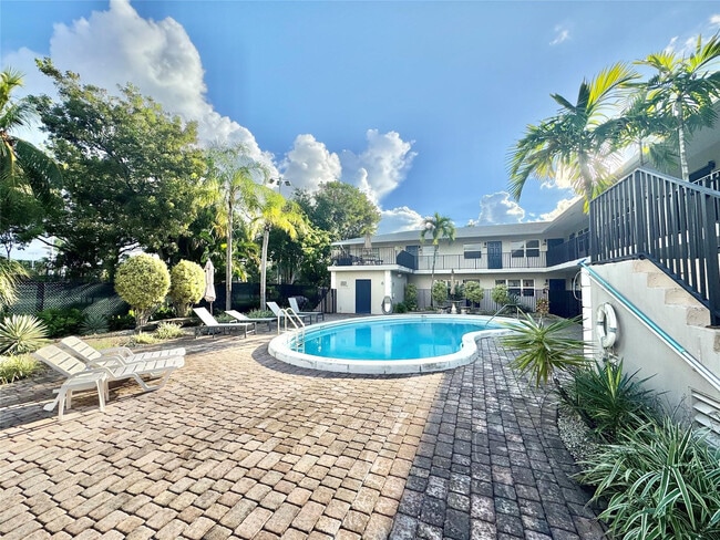 Building Photo - 660 NE 11th Ave