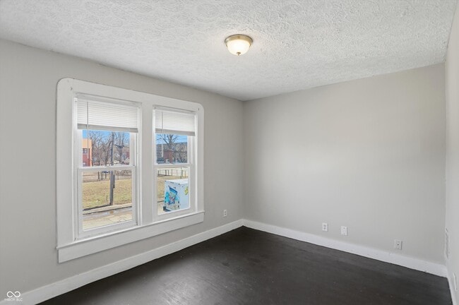 Building Photo - 510 N Beville Ave