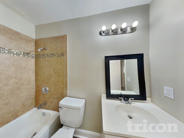 Building Photo - 1404 Fernwood Pl