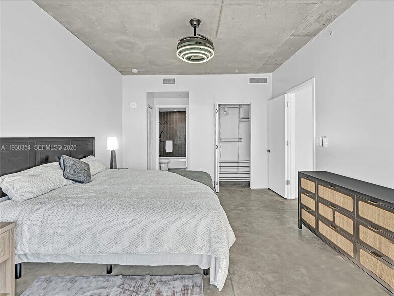 Building Photo - 3470 E Coast Ave