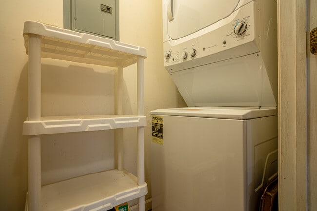 Building Photo - 256 Quassaick Ave