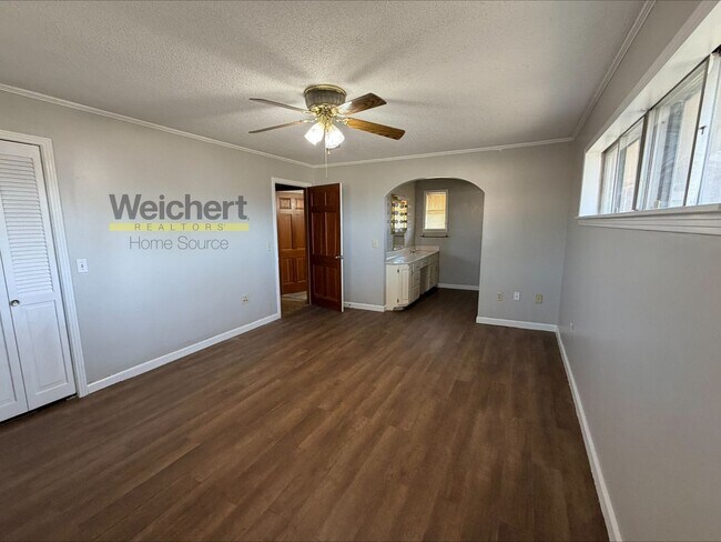 Building Photo - 512 N 5th St