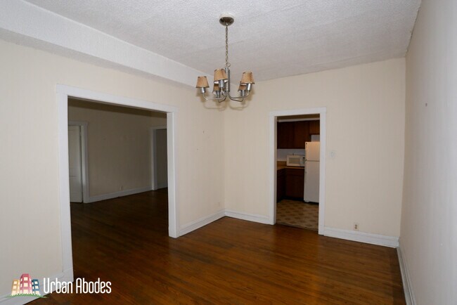 Building Photo - 3517 N Racine Ave