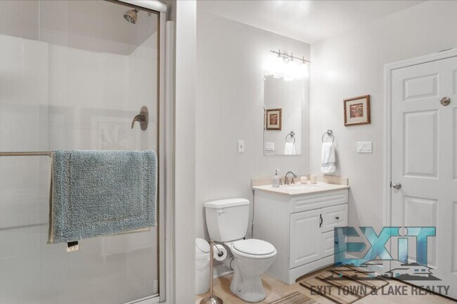 Building Photo - Lakefront Rental in Long Branch Shores