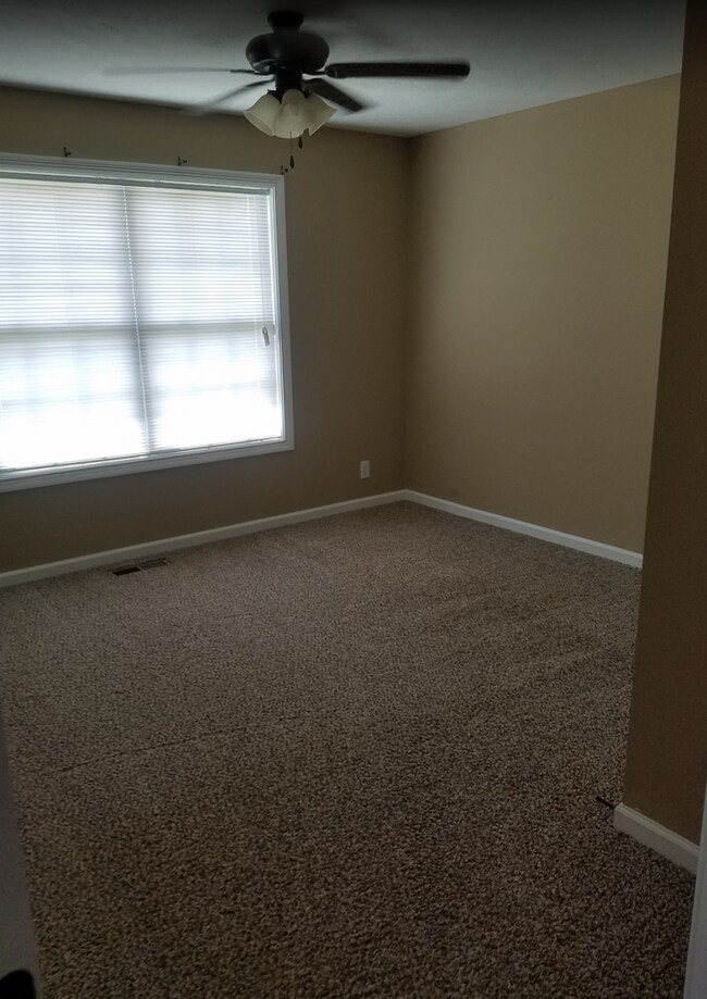 Building Photo - 501 Falkland Cir