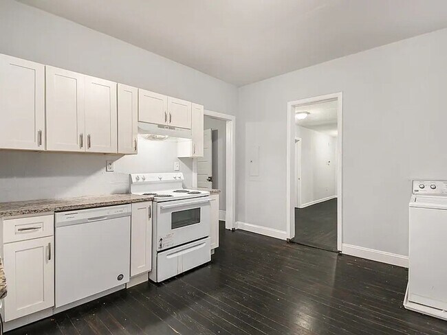Building Photo - Spacious 3bd/2ba in Capitol View w/ Huge Fenced-In Backyard!