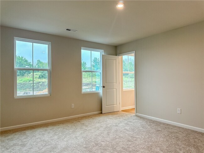 Building Photo - 16 Trailhead Rd