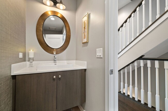 Building Photo - 232 E 18th St