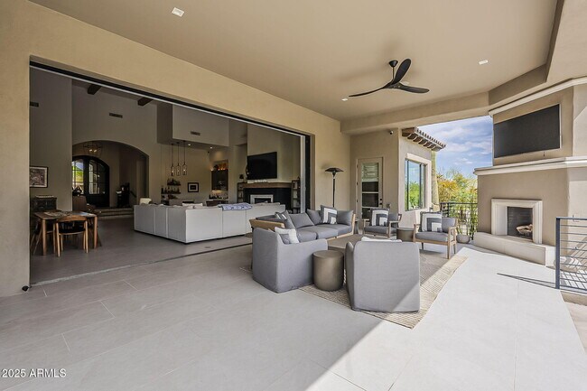 Building Photo - 12016 N Sunset Dr