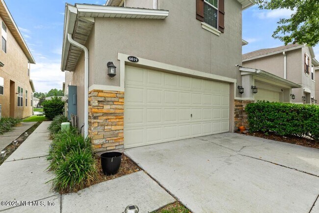 Building Photo - 6019 Bartram Village Dr