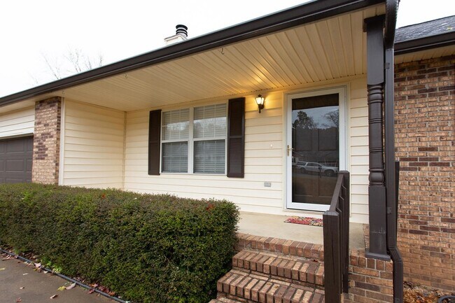 Building Photo - 5609 Landrum Dr