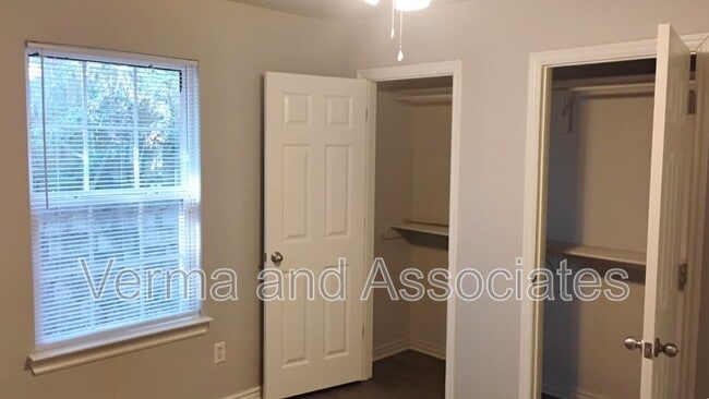 Building Photo - 281 Graystone Cir