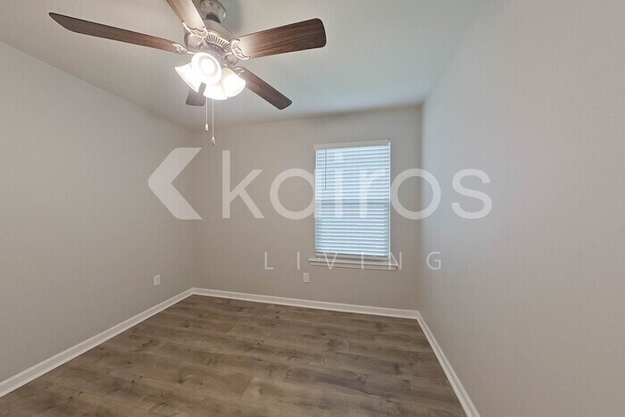 Building Photo - 410 Mango Dr