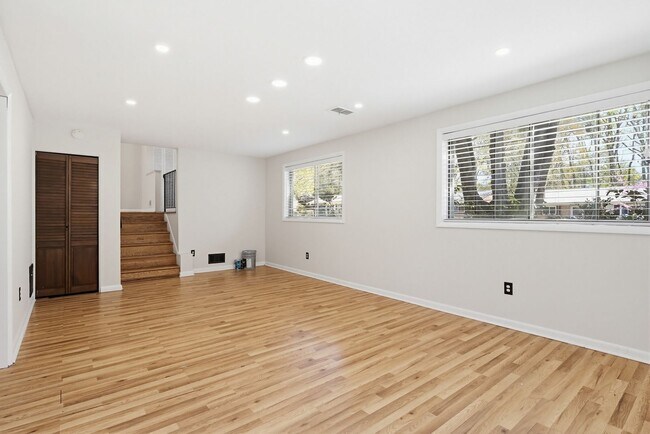 Building Photo - 9717 Hedin Dr