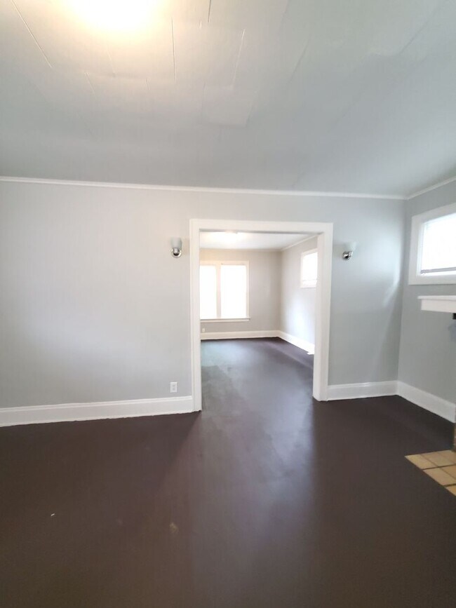Building Photo - 3 BEDROOM SINGLE FAMILY HOME-SEC8 TENANTS ...
