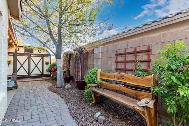 Building Photo - 10853 W Manzanita Dr