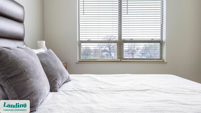 Building Photo - 5800 Highlands Plaza Dr