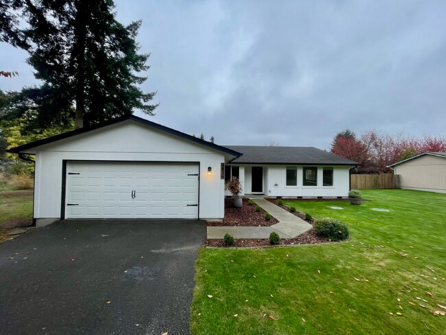 Building Photo - Charming 4-Bedroom with Open Floor Plan & ...