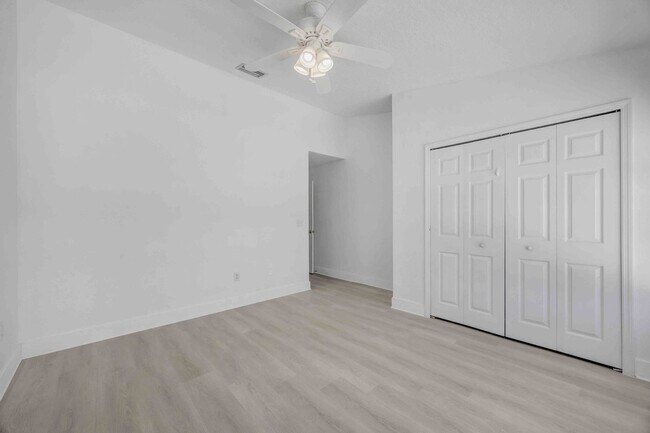 Building Photo - 2 Bedroom and 2.5 Bathroom Townhouse