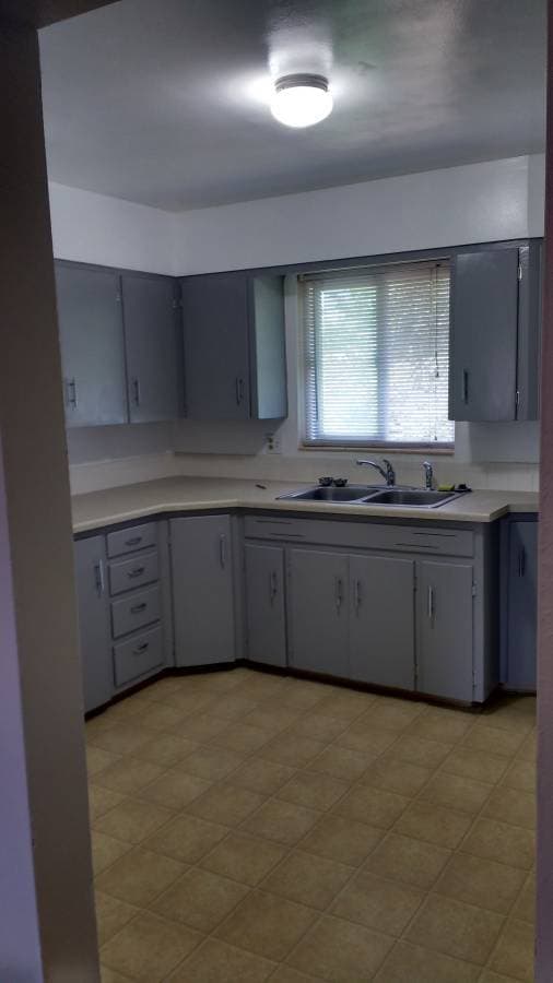 Building Photo - 5665 W Ellsworth Ave