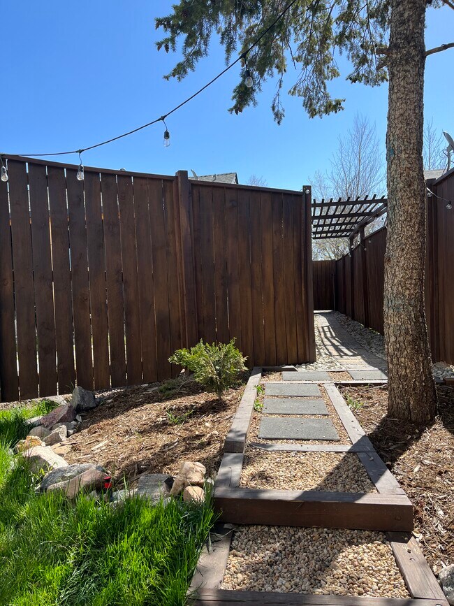 Building Photo - 2381 S Cherokee St