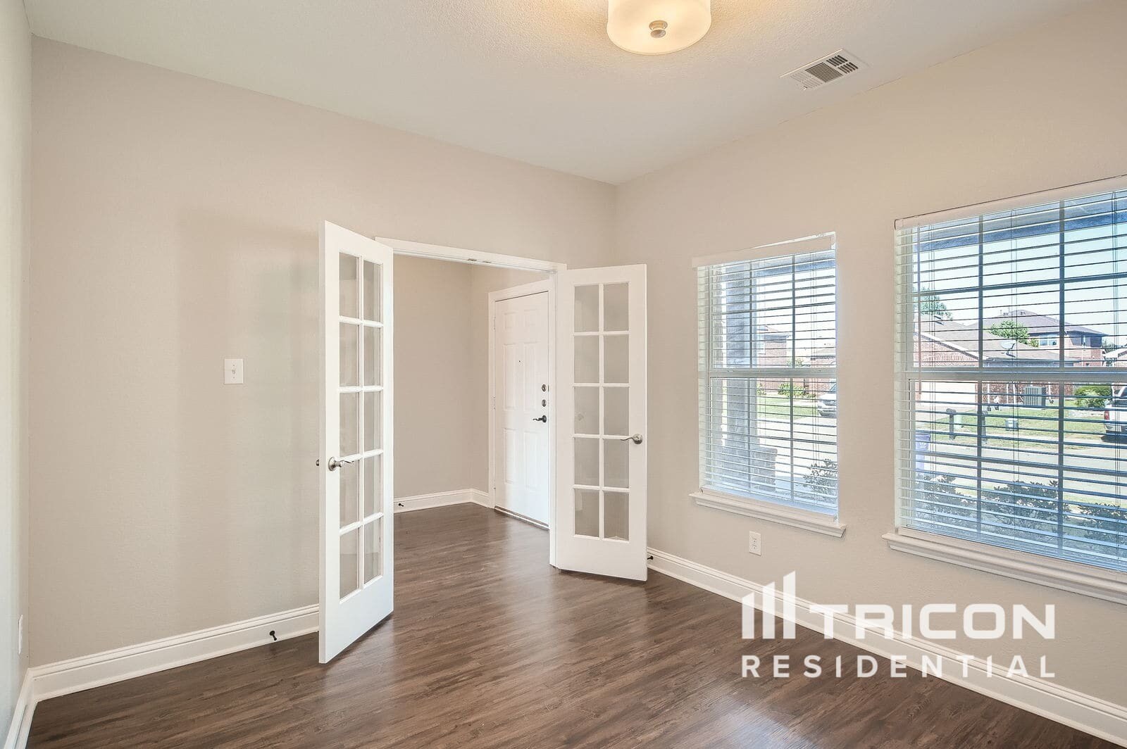 Building Photo - 101 Redbud Dr