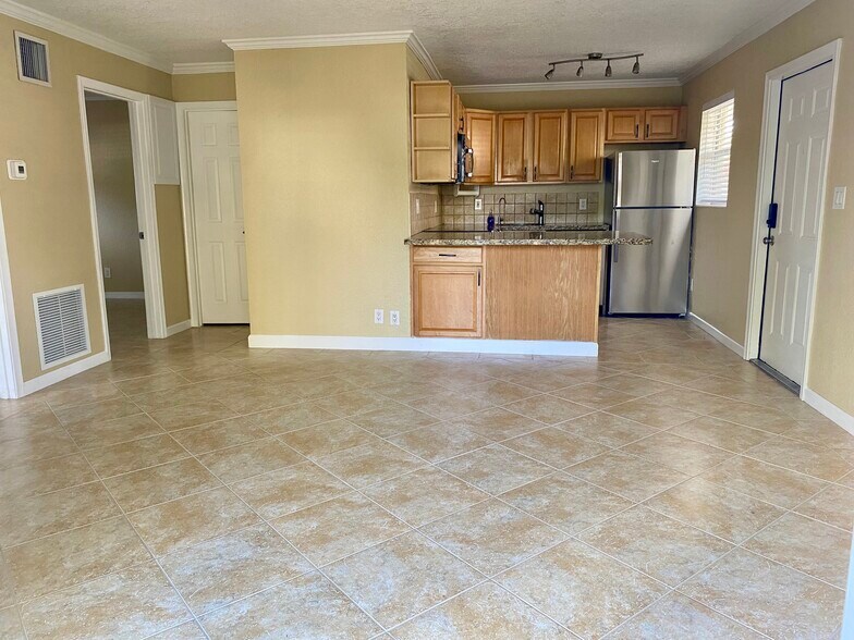 Building Photo - 309 NE 16th St