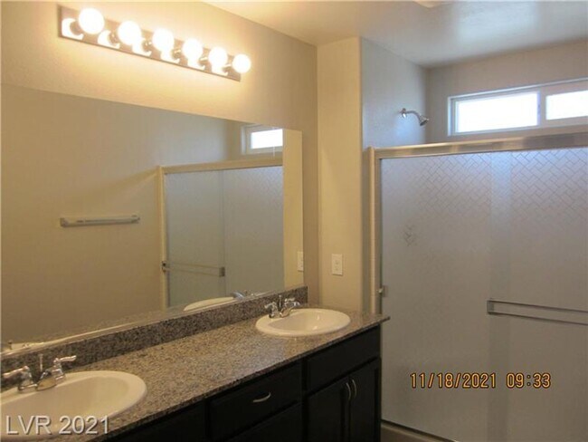 Building Photo - Beautiful 3 Bedrooms/3 Full baths, with bedroom downstairs