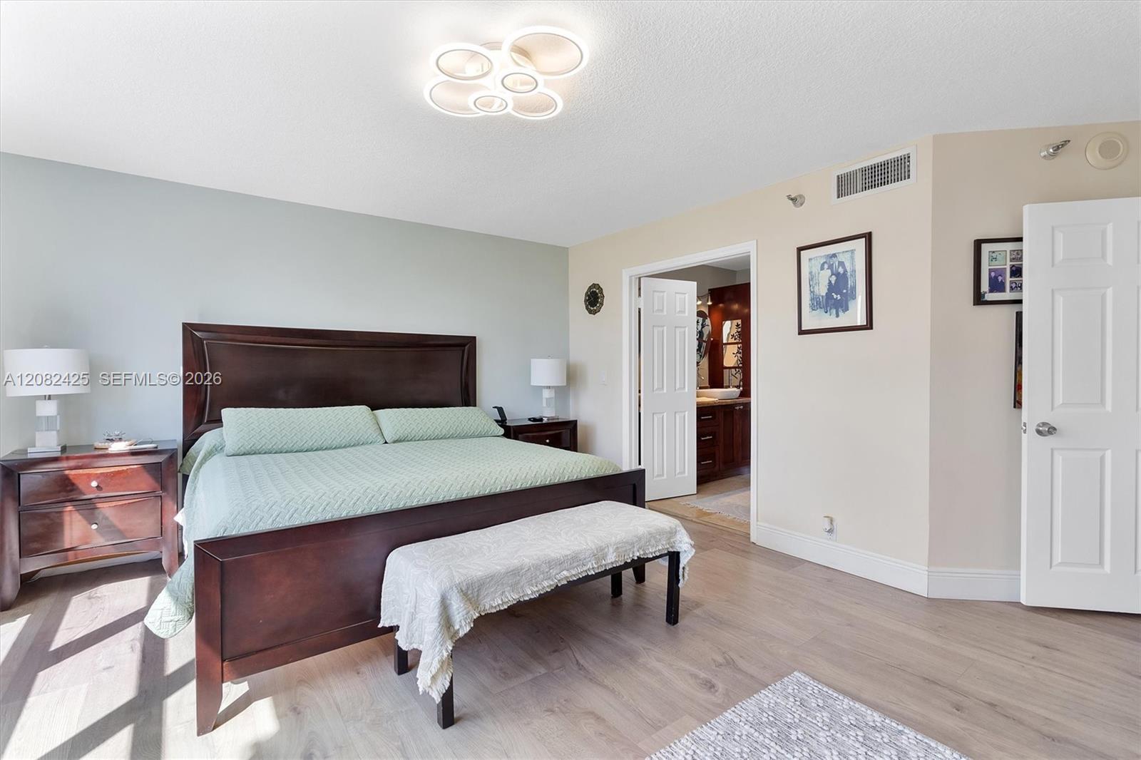 Building Photo - 3500 Mystic Pointe Dr