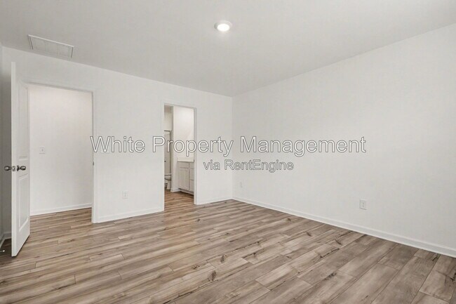 Building Photo - 313 W 18th St