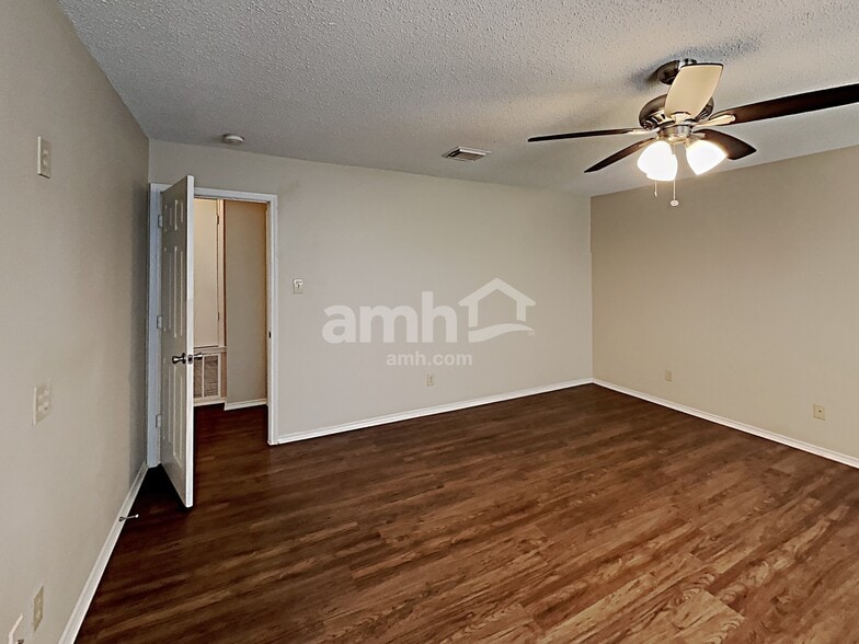 Building Photo - 8319 Tavern Pt