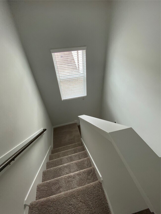 Building Photo - 122 Alset Dr