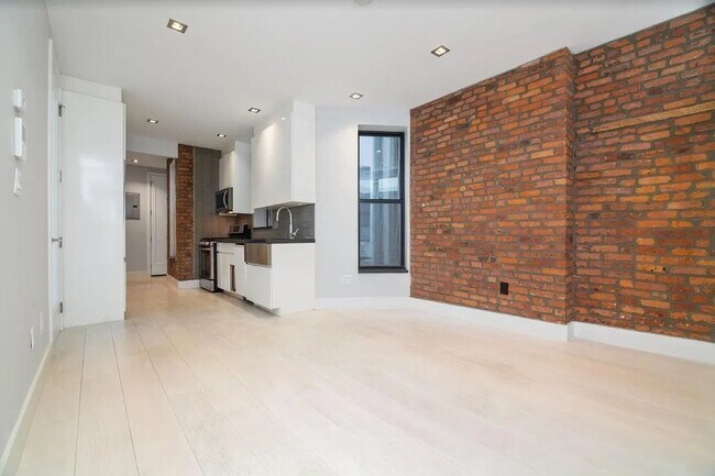 Building Photo - 248 Mott St