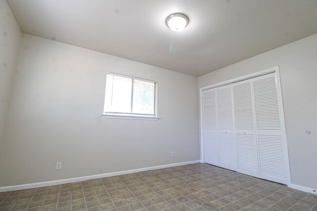 Building Photo - 223 Balboa Dr