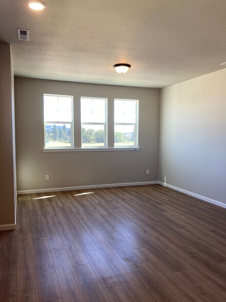 Living Area - 7471 SE Kinnaman St