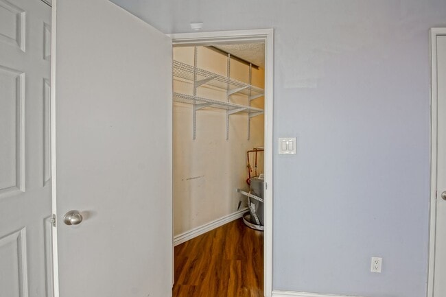 Building Photo - Bright & Spacious, Top-Floor 3BR3BA Condo ...