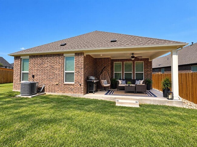 Building Photo - 2100 Magnolia Hl Dr