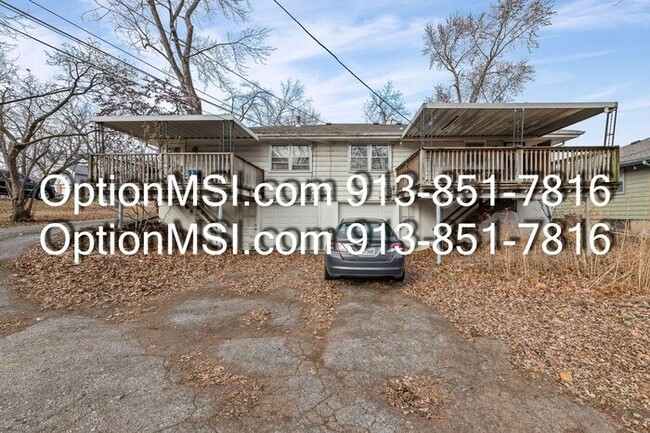 Building Photo - Spacious & Updated Duplex Near Downtown Overland Park!